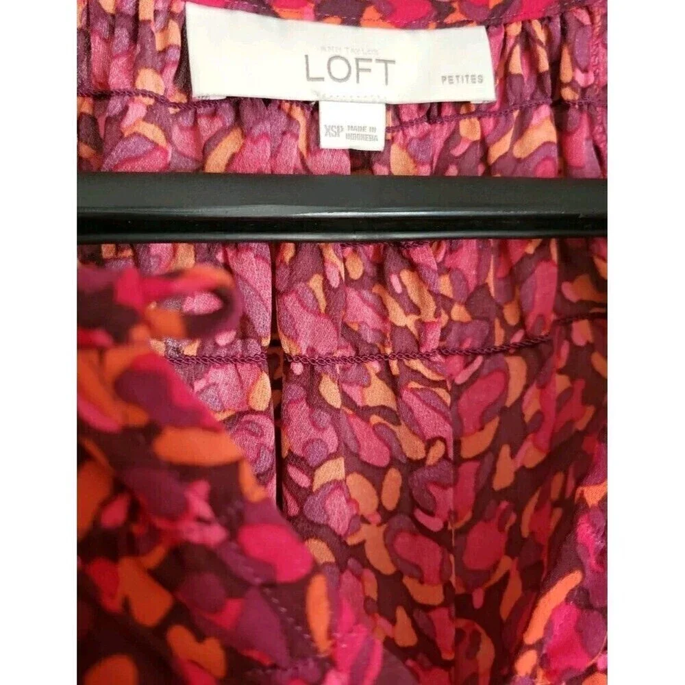 LOFT Ann Taylor Blouse Size XS Red Abstract Keyhole 3/4 Length Elastic Sleeve